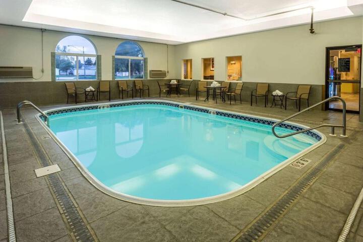 Rock Island Inn & Suites Streator IL