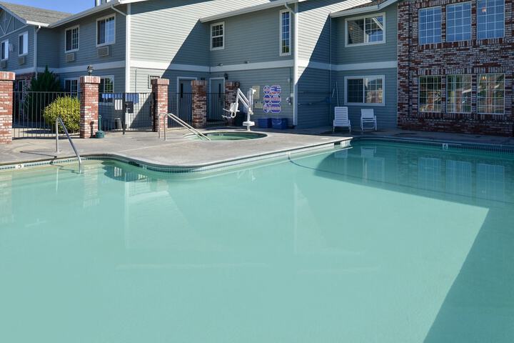 Pool 4 of 37