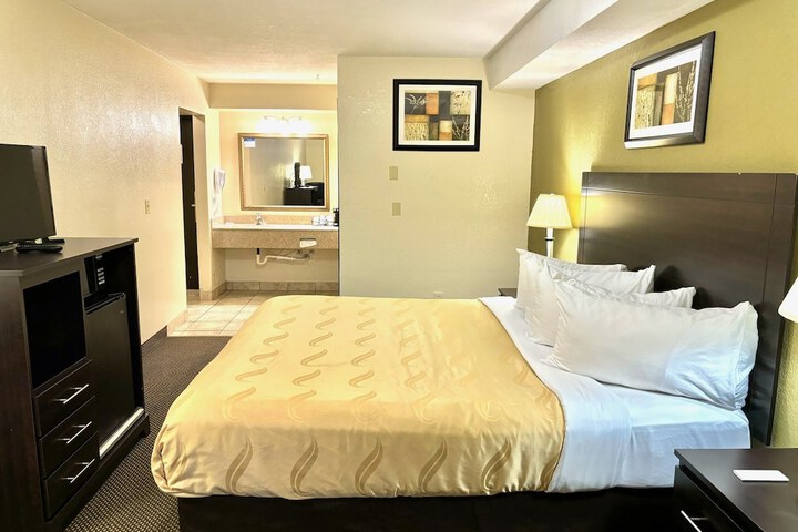 Room 10 of 12
