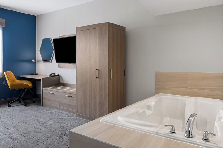 Holiday Inn Express Toledo North by IHG