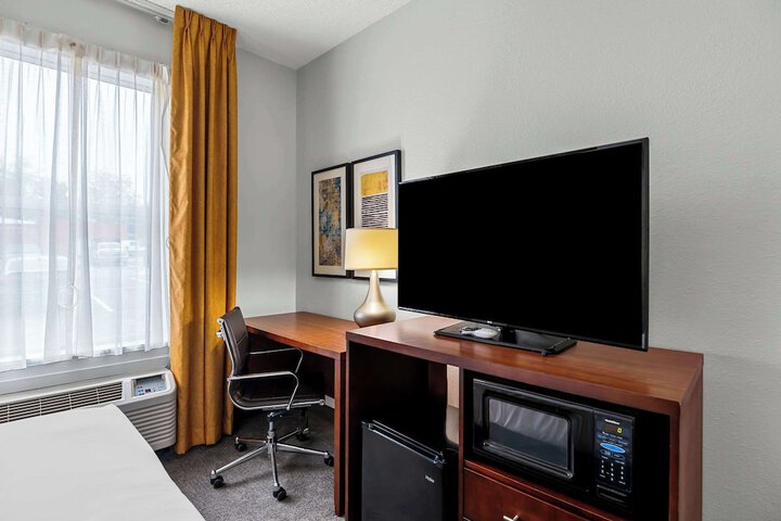 Comfort Inn & Suites Staunton