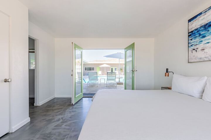 Room 40 of 106