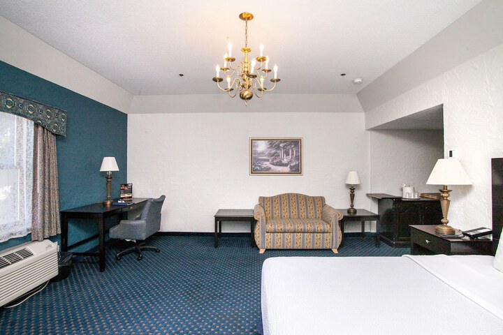 Chateau Hotel and Conference Center
