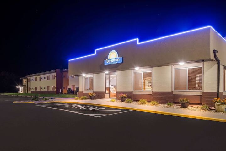 Days Inn by Wyndham Newton