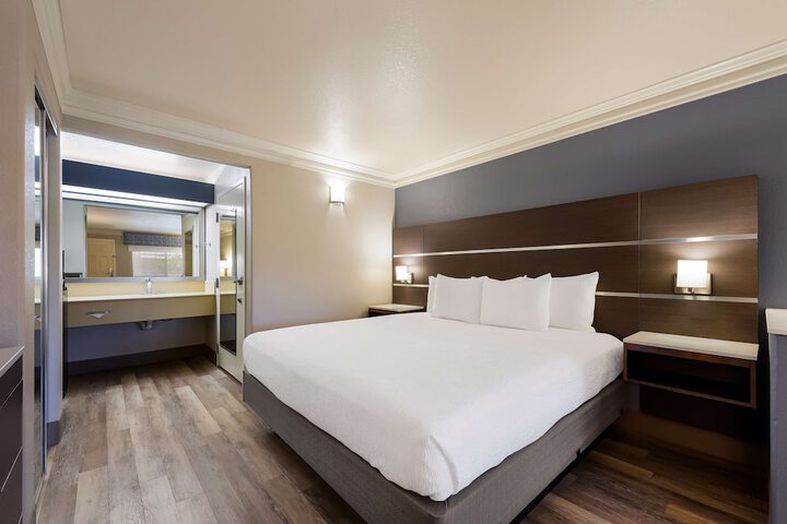 Room 14 of 30