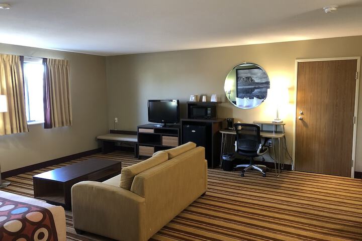 Super 8 by Wyndham S Jordan / Sandy/Slc Area