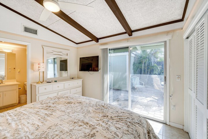 Manasota Key Vacation Rental w / Beach Access!