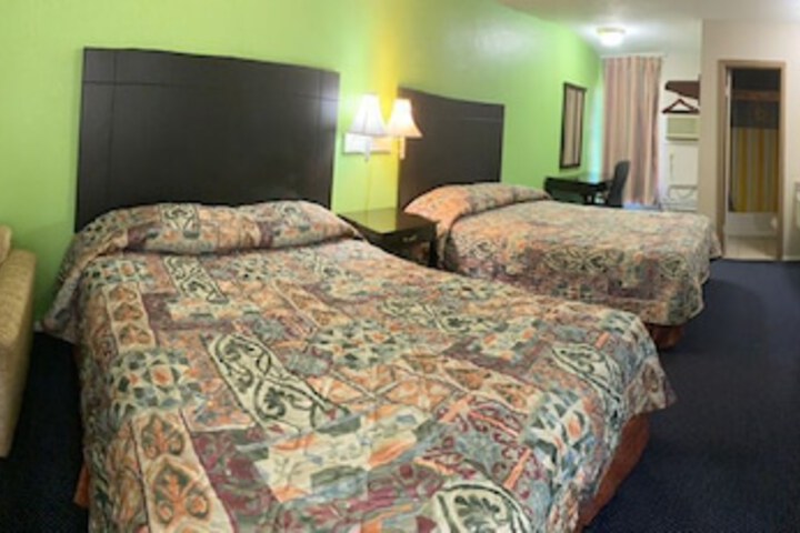 Room 6 of 17