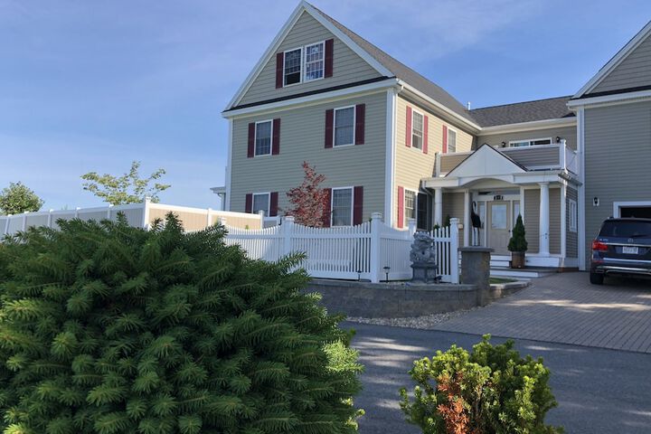 Rooms in Family House in Salem Boston