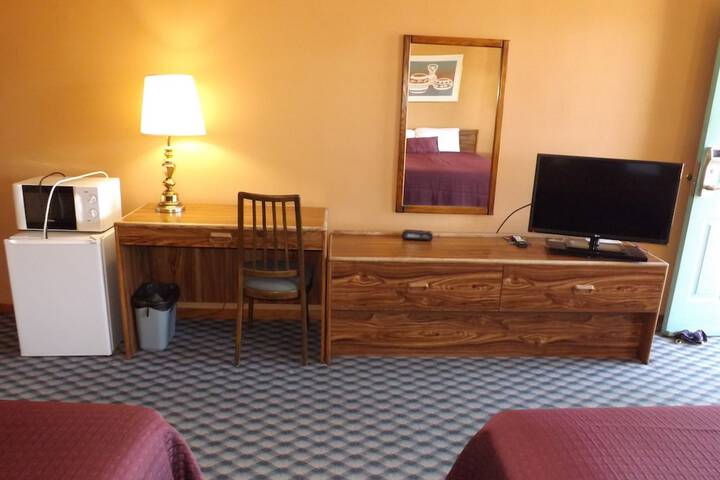 Room 4 of 32