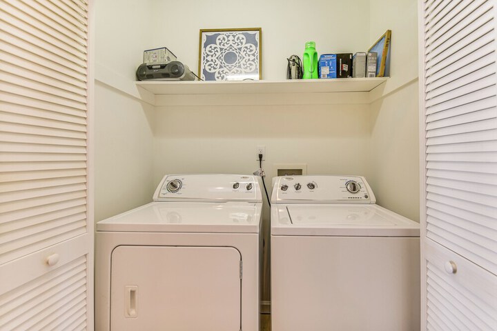 Walk to Beach: Home w / Pool Access in White Stone