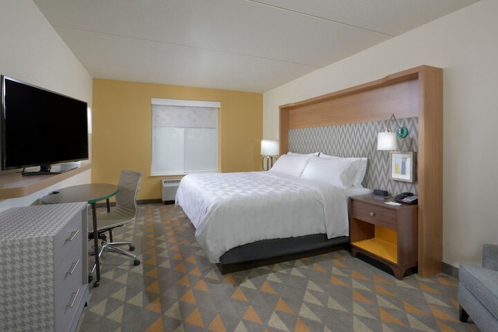 Room 32 of 53