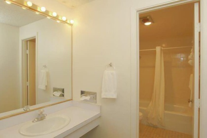 Room 8 of 27