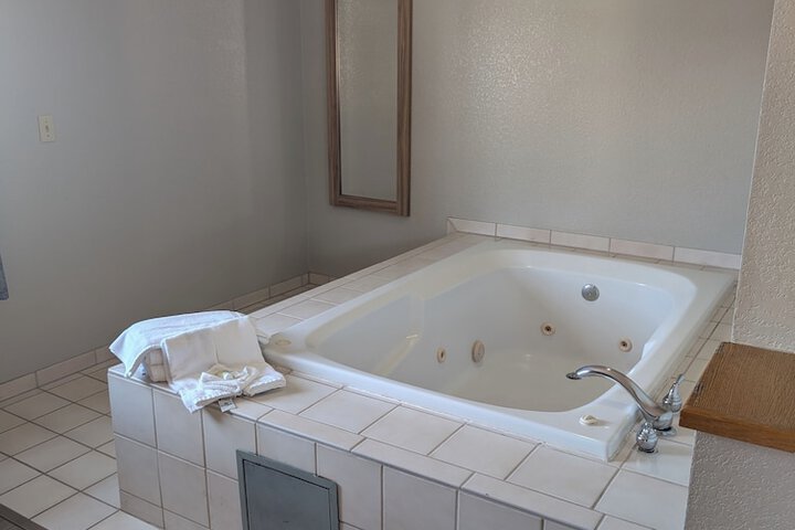 Days Inn & Suites by Wyndham Castle Rock