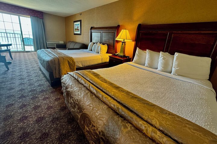 Hamilton Inn Select Beachfront Mackinaw City