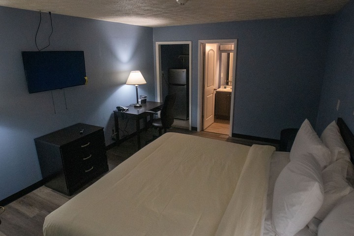 Room 8 of 16