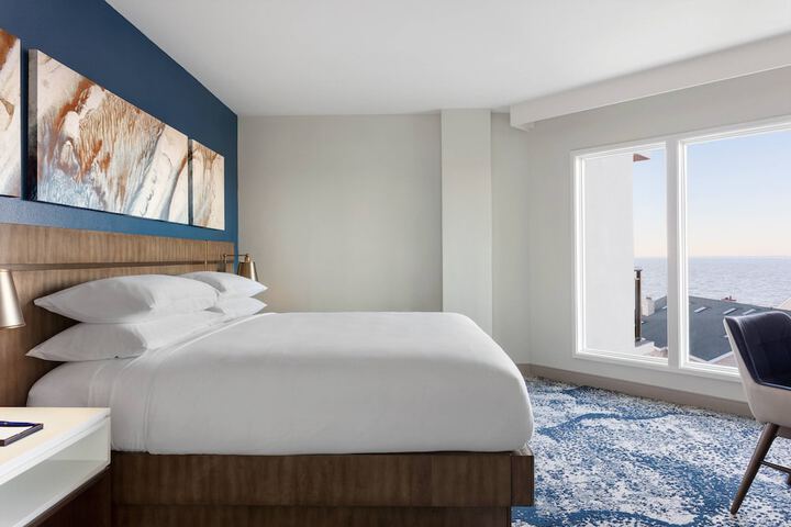 Delta Hotels by Marriott Virginia Beach Waterfront Suites