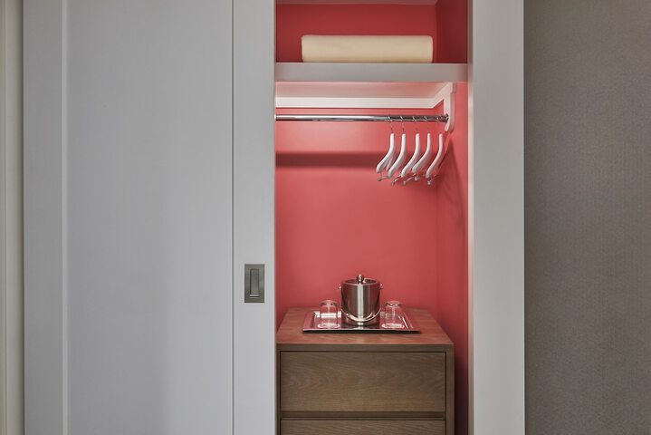 Room 46 of 122