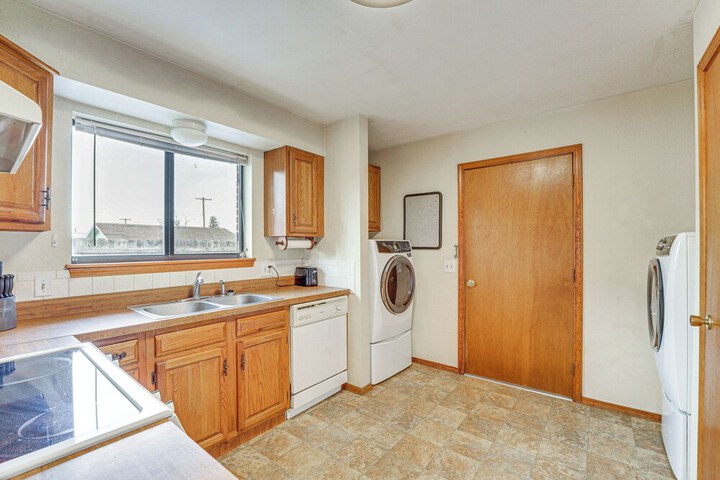 Downtown Delta Condo 34 Mi to Black Canyon!