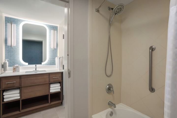 Homewood Suites by Hilton Fort Myers Airport / FGCU