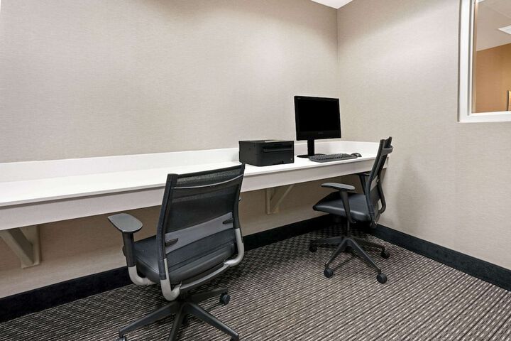 Business Center 26 of 26
