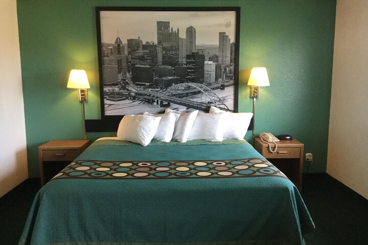 Room 25 of 34