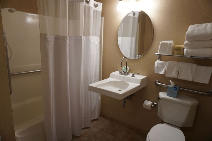 Room 8 of 33