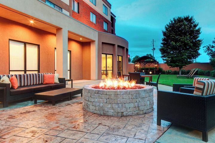 Courtyard by Marriott Anniston Oxford