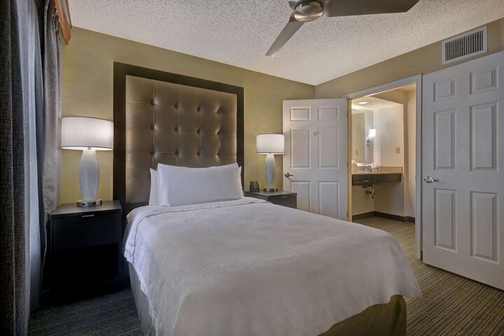 Room 35 of 69
