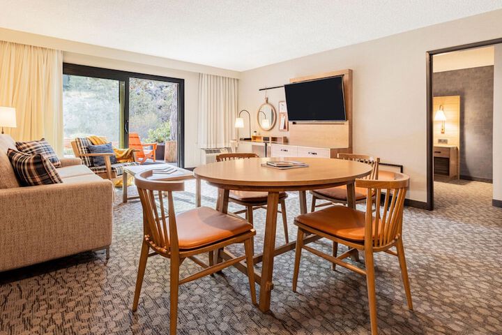 Riverhouse Lodge
