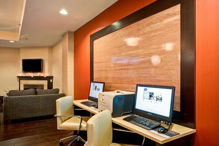 Business Center 32 of 32
