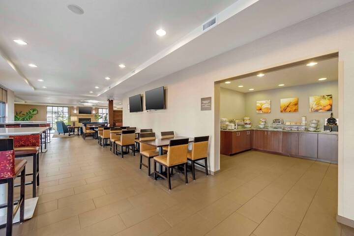 Comfort Inn & Suites