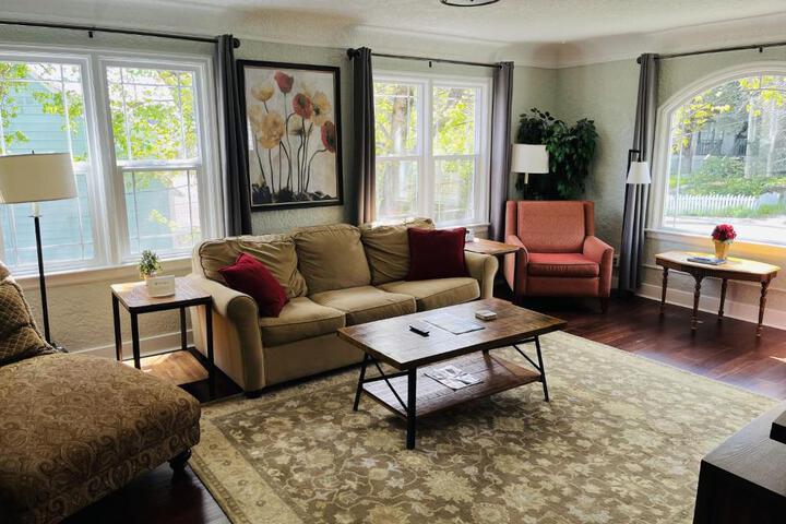 State Street Cottage Suite 2