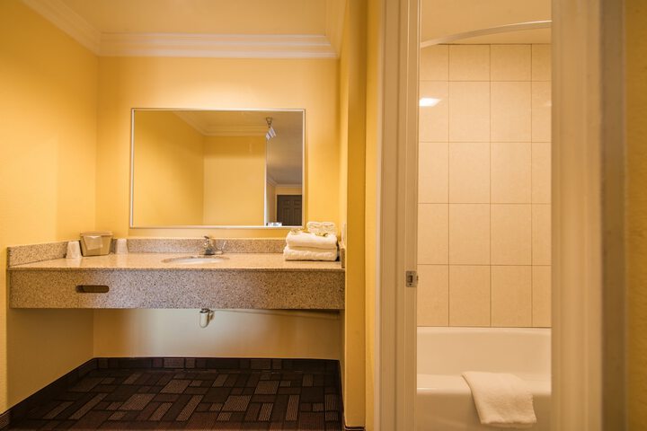 Room 34 of 74