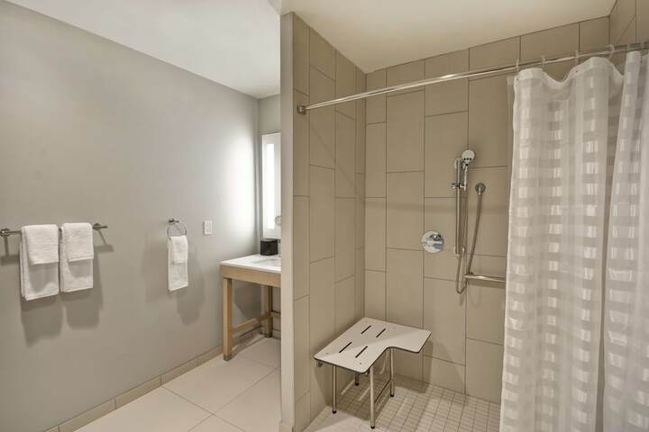 Hyatt Place Fresno