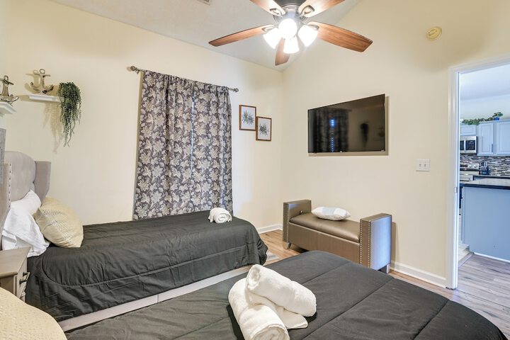 Myrtle Beach Condo w / Large Balcony & Pool Access