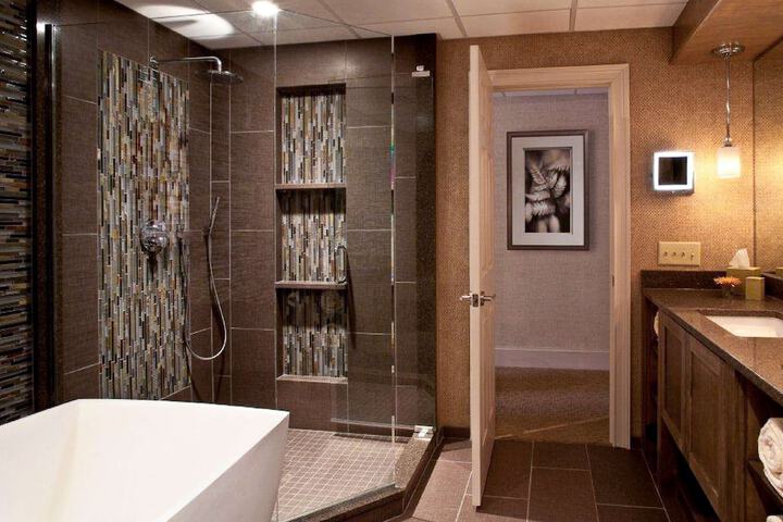 Room 46 of 122