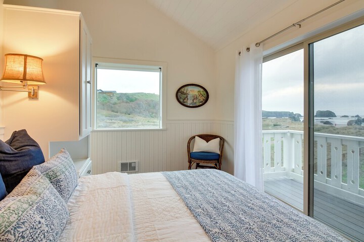 Scenic Bandon Vacation Rental w / Beach Access!