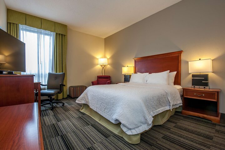 Room 10 of 32