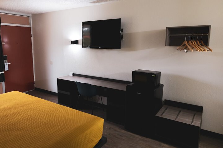 Room 9 of 18