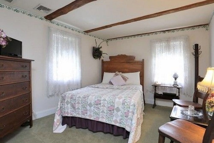 Room 98 of 125