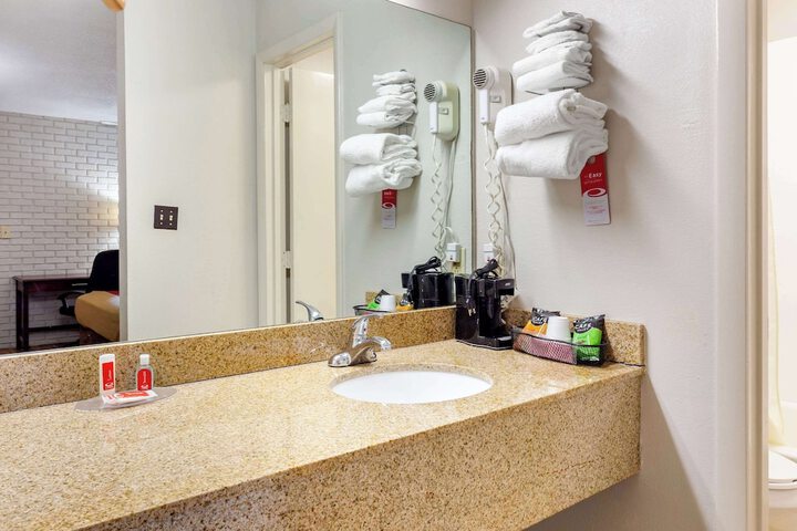 Room 11 of 25