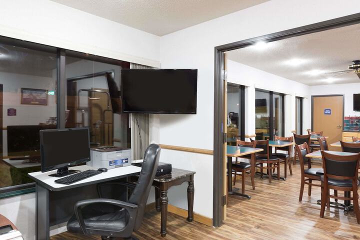Business Center 14 of 14