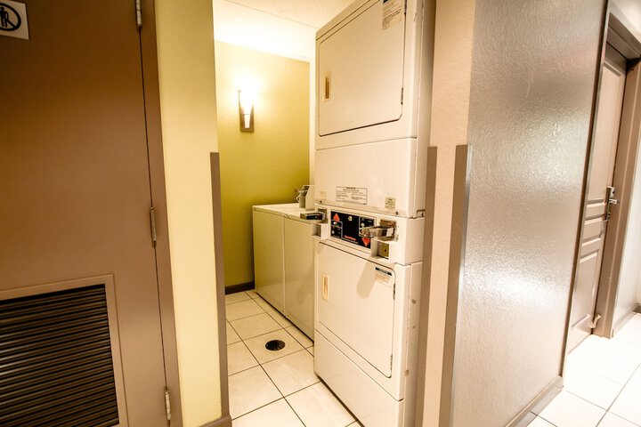 Room 17 of 40