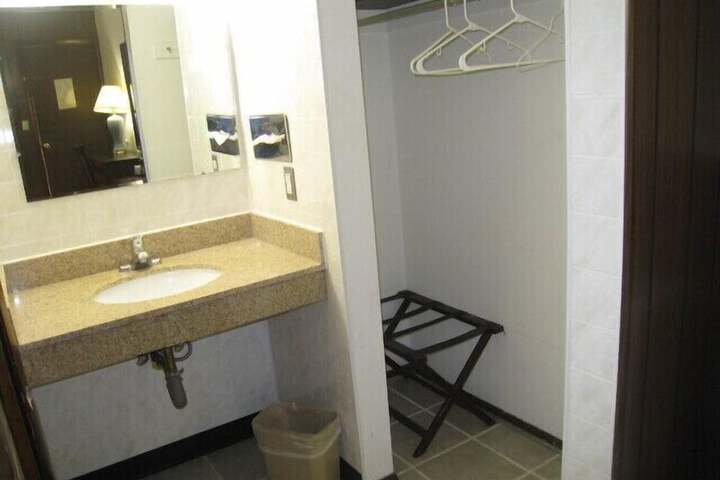 Room 14 of 43