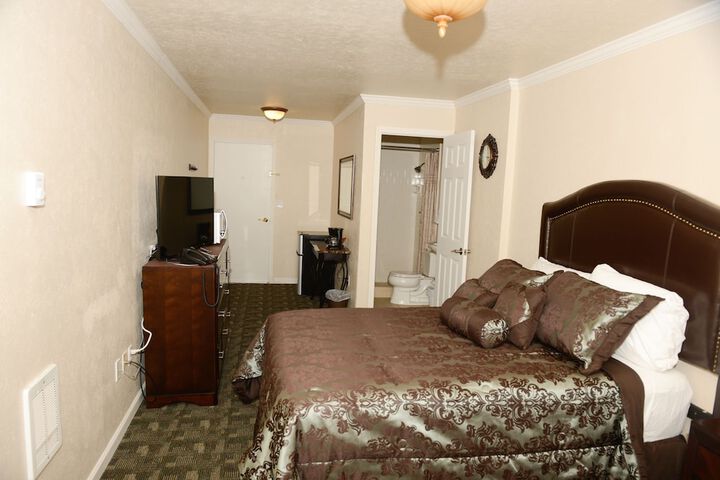 Room 8 of 28
