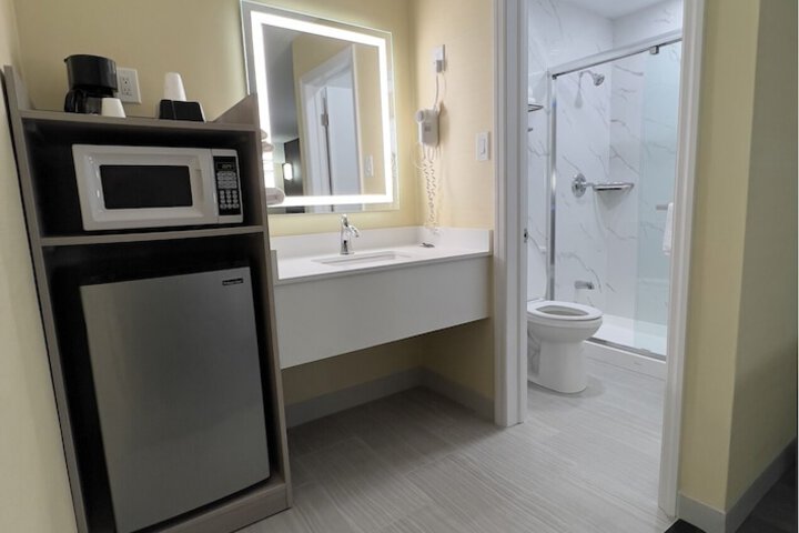 Room 12 of 28