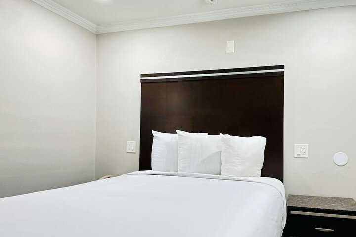 Room 10 of 20
