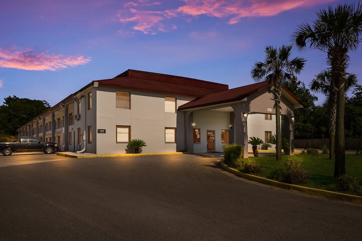 Hotel 4 of 34
