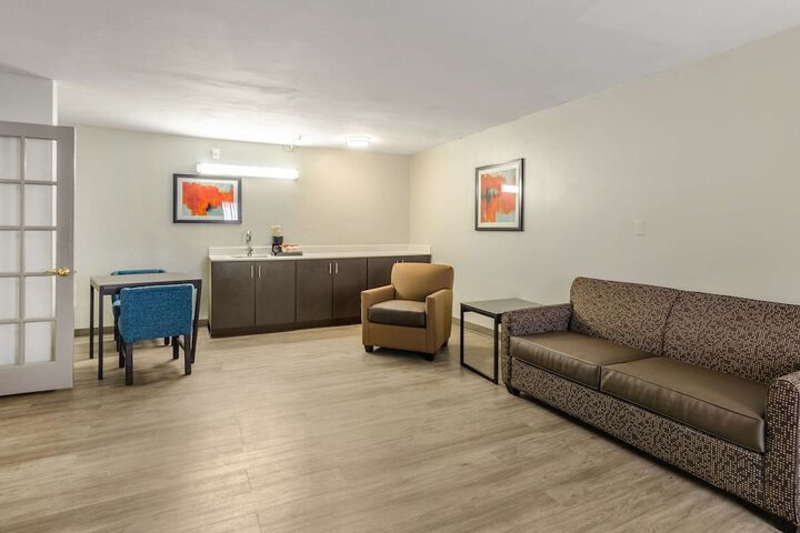 Room 10 of 46